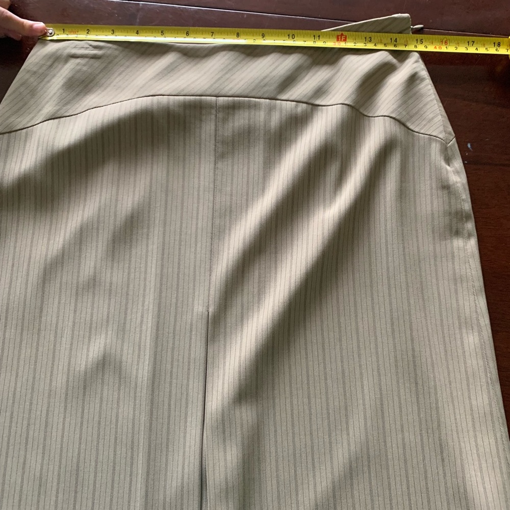 Woman’s suit - Picture 11 of 16